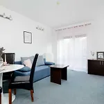 Spacious Tarsis In By Renters דירה *