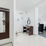 Spacious Tarsis In By Renters דירה קולובז'ג