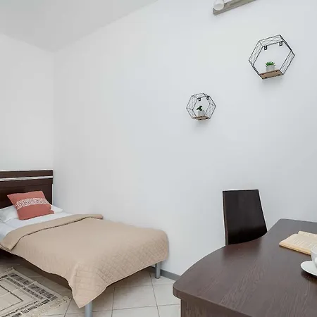 Spacious Tarsis In By Renters *