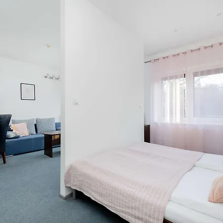 شقة Spacious Tarsis In By Renters كولوبرزيغ