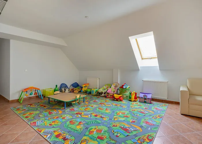 Spacious Tarsis In By Renters شقة